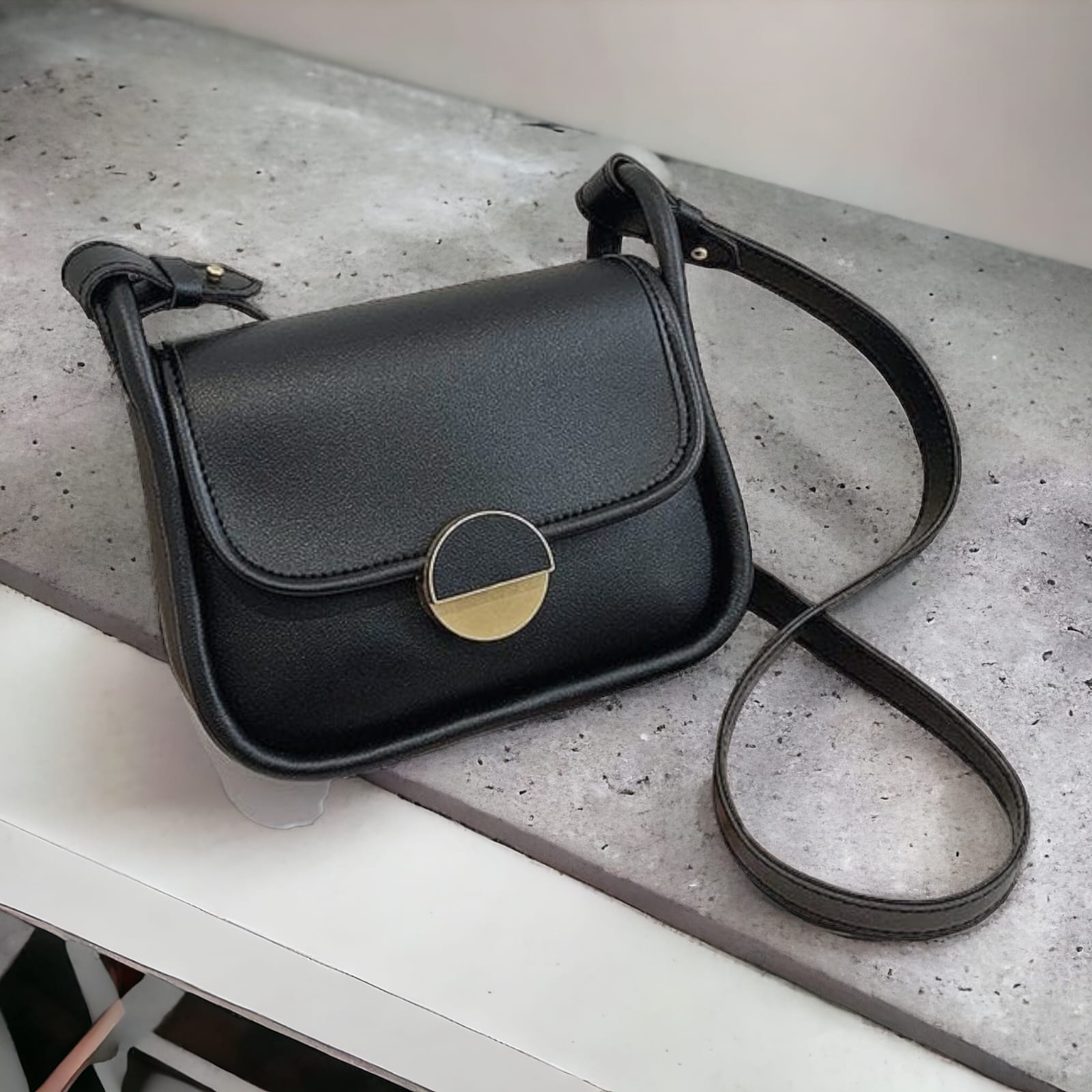 Elegant Sling Bag – Crossbody (Black)